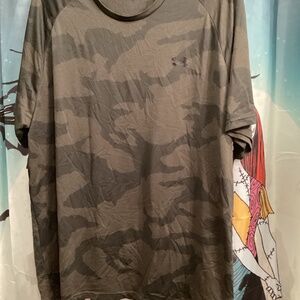 Men’s under Armour camo T-shirt